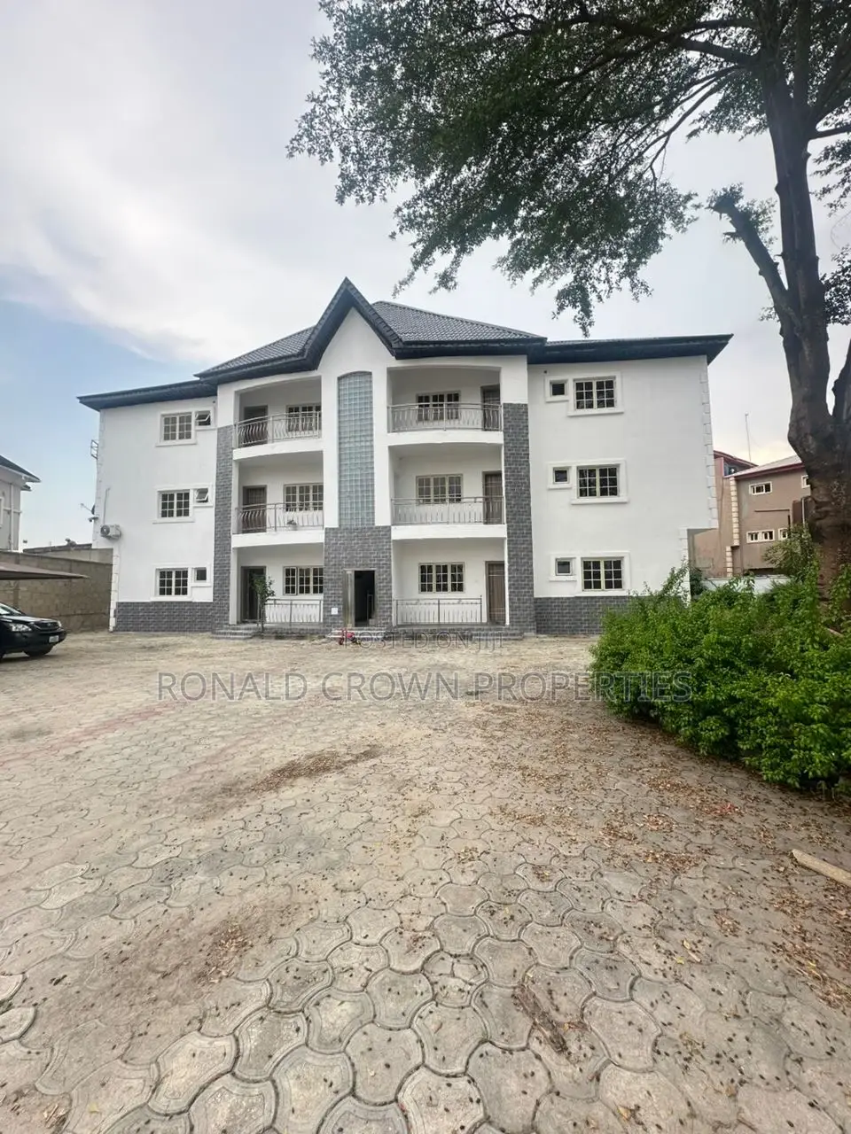 3bdrm Apartment in Ikota for sale in Ikota