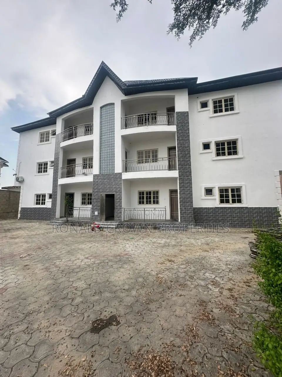 3bdrm Apartment in Ikota for sale in Ikota