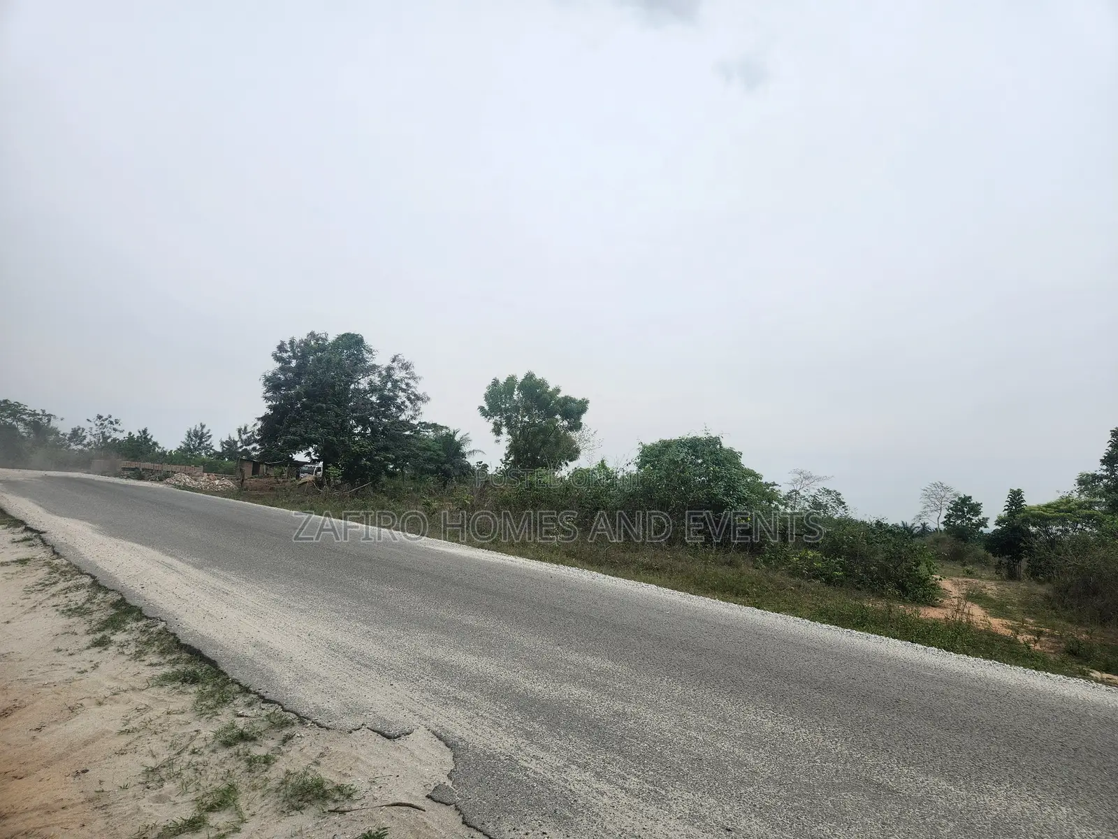 Strategic 200 Acres on Tarred Road at Ajeebo Near Lag-Ibadan Express in Obafemi-Owode