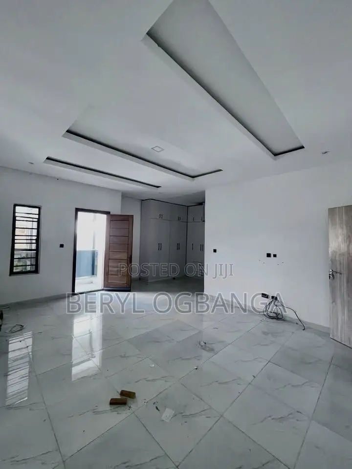 4bdrm Duplex in Idado for rent in Idado