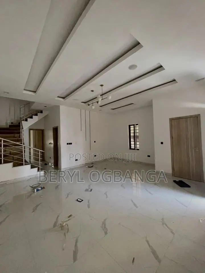 4bdrm Duplex in Idado for rent in Idado
