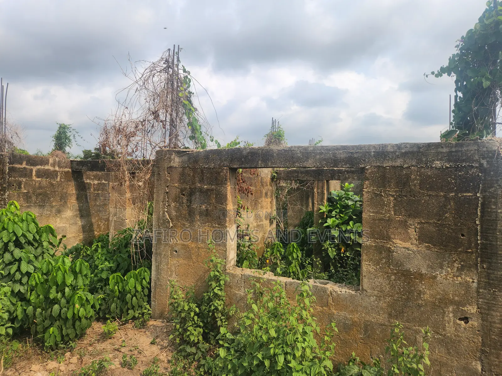 6bdrm Bungalow In Ademilokun Estate, Akobo For Sale in Akobo