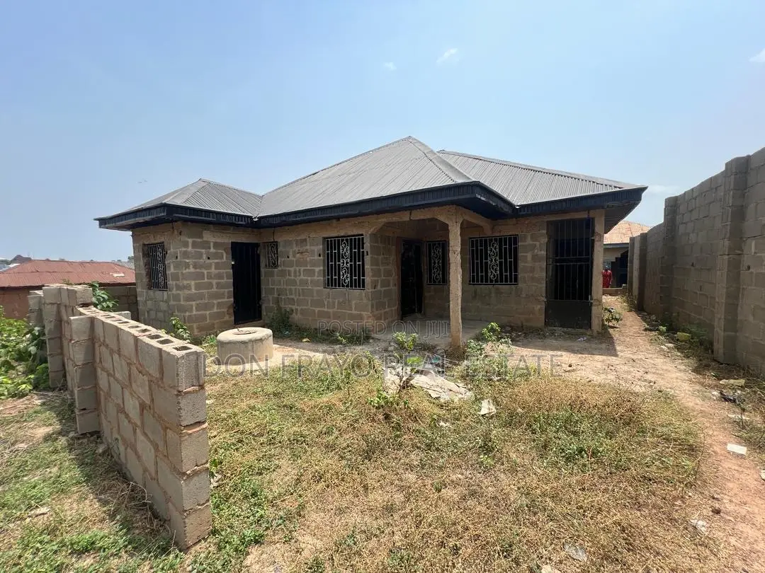 2 Beds + 1 Bed Bungalow At Fatumo Erunmu Olodo Area Ibadan in Iwo Road