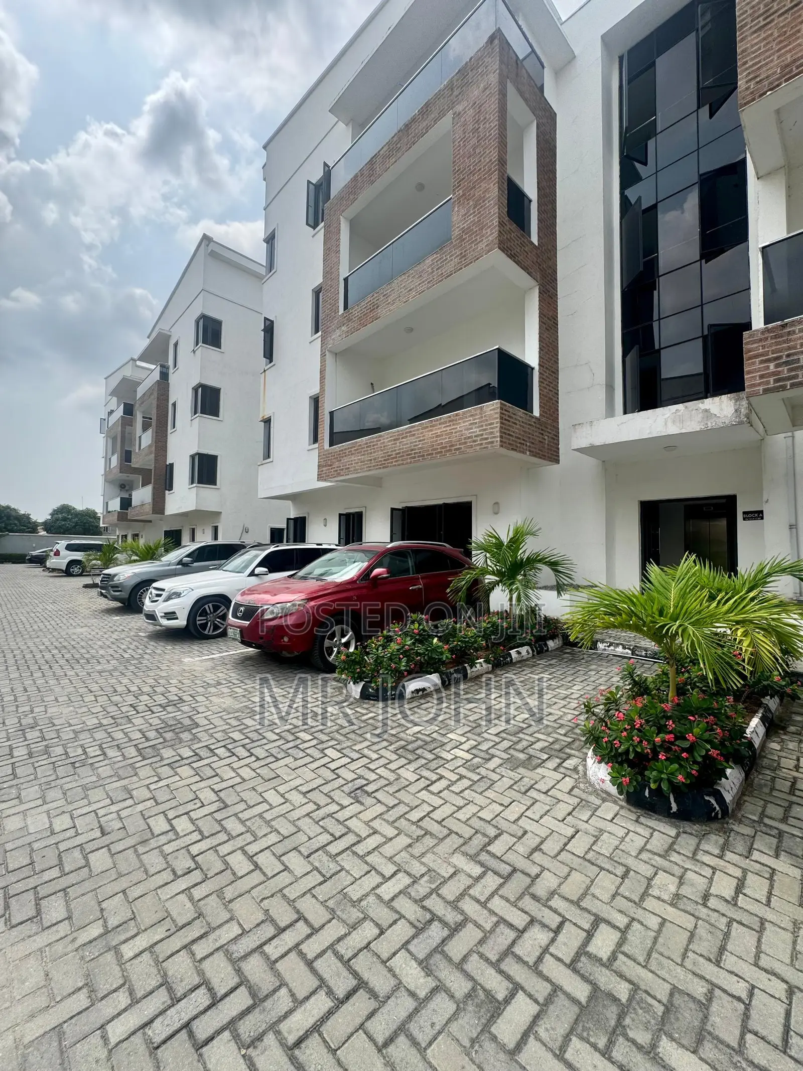 3bdrm Apartment in Orchid Road, Lekki for rent in Lekki