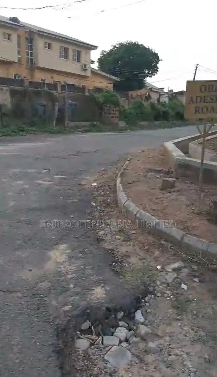 Cornerpiece 610sqm Land at Oba Adesida, Iyaganku Gra, Ibadan in Iyanganku