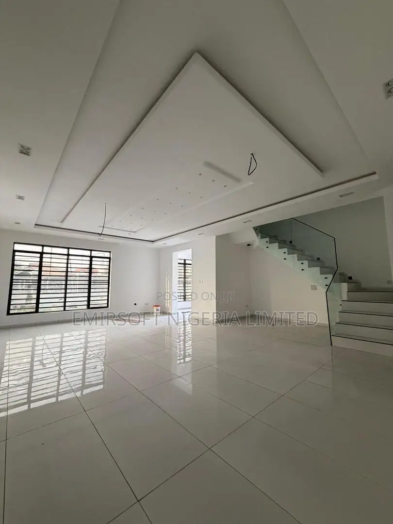 5bdrm Duplex in Agodi for sale in Agodi
