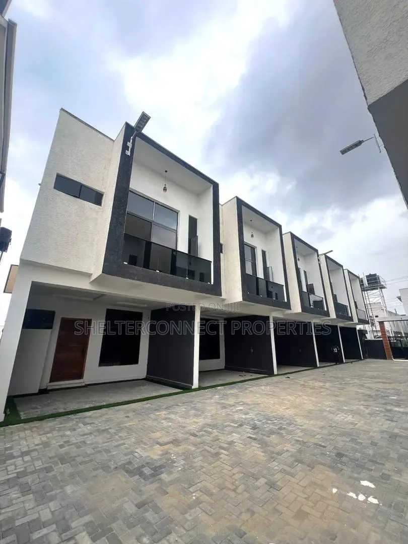 4bdrm Duplex in Ikota for rent in Ikota