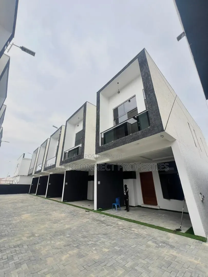 4bdrm Duplex in Ikota for rent in Ikota