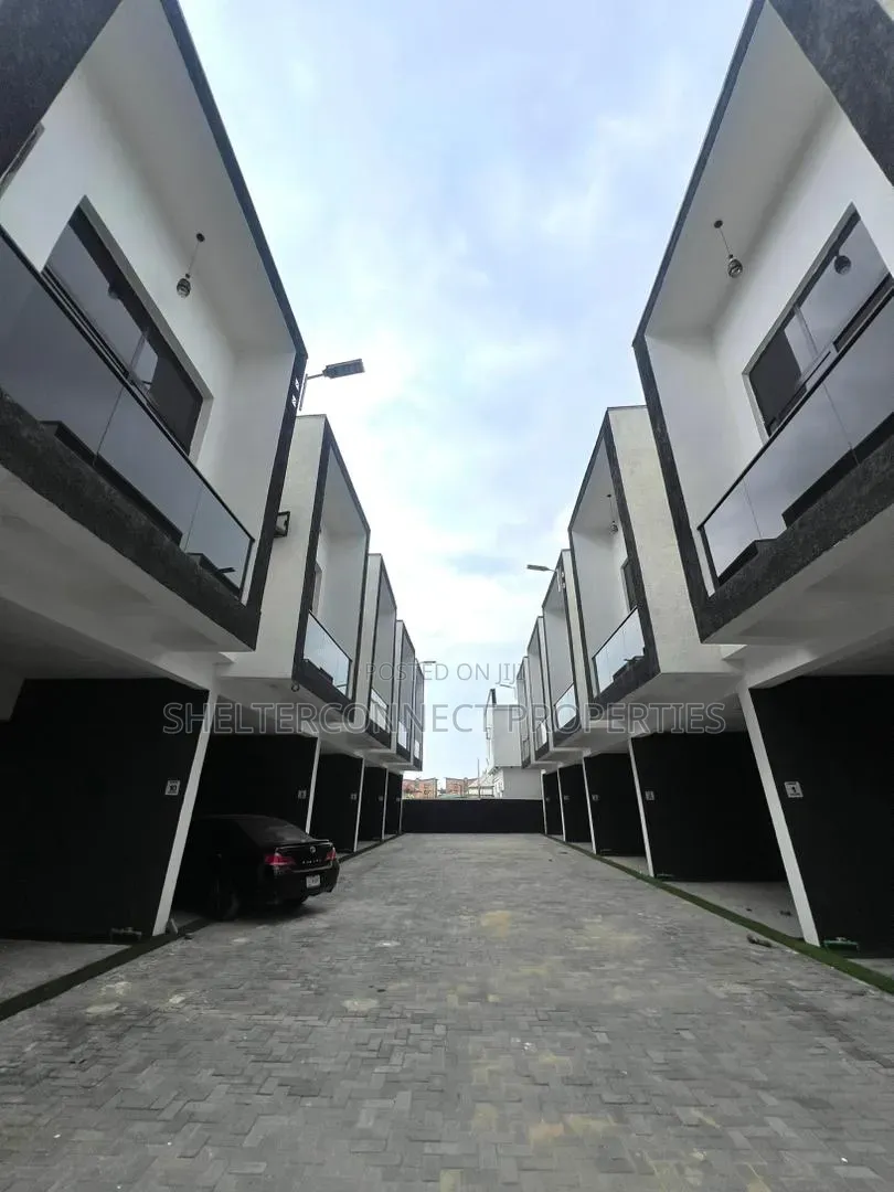 4bdrm Duplex in Ikota for rent in Ikota