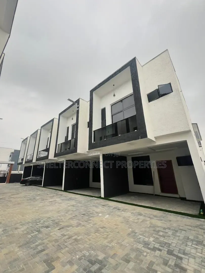 4bdrm Duplex in Ikota for rent in Ikota