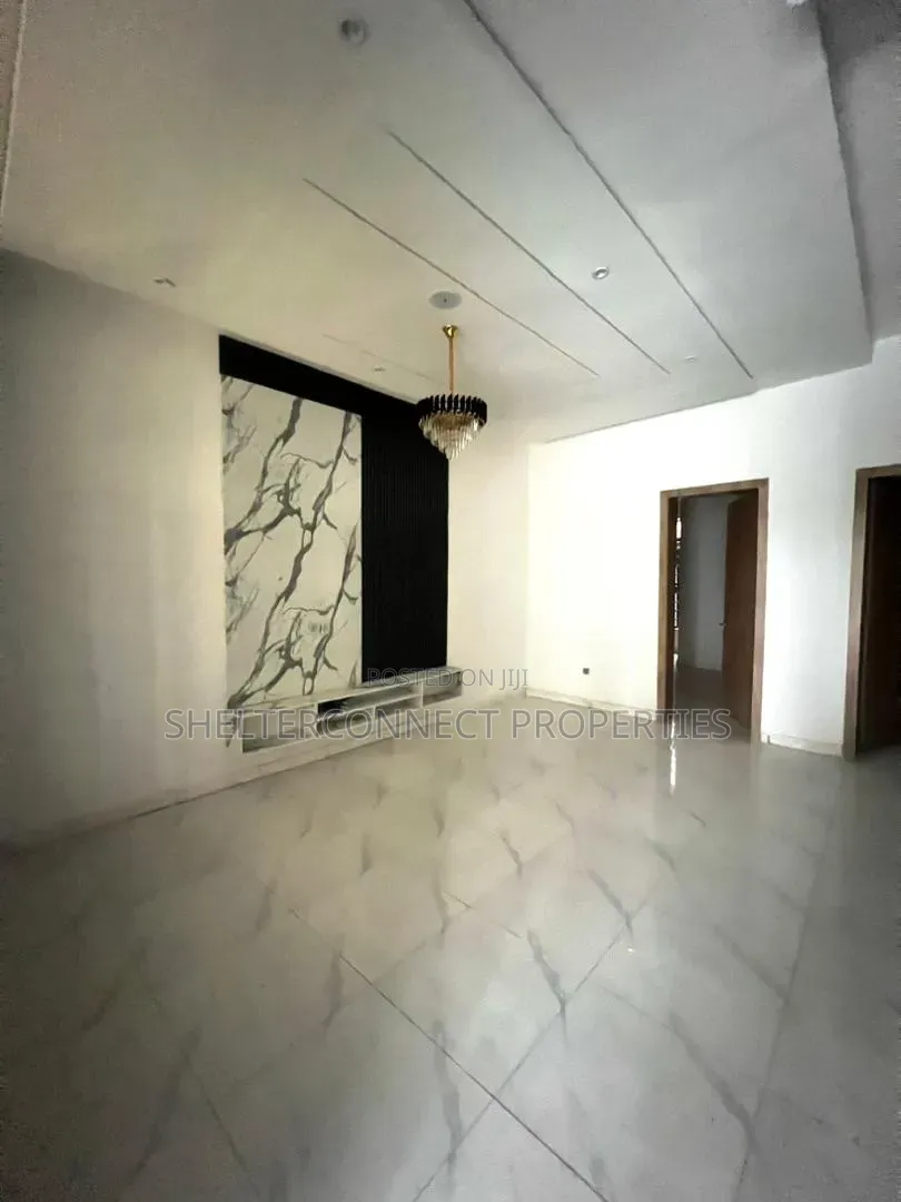 4bdrm Duplex in Ikota for rent in Ikota