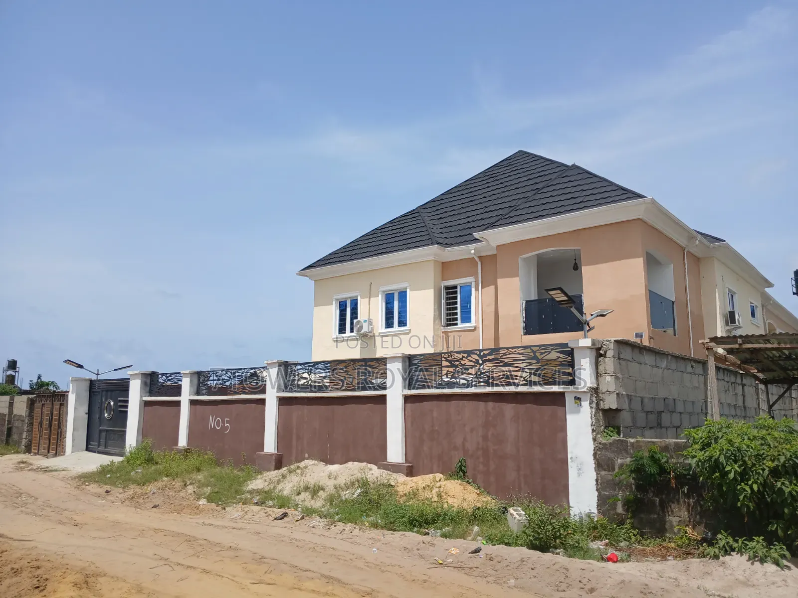 2 and Half Plots in Eleko
