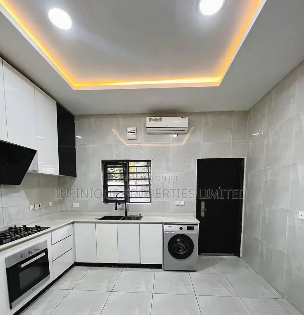 4bdrm Townhouse / Terrace in Lekki Phase 1 for rent in Lekki Phase 1