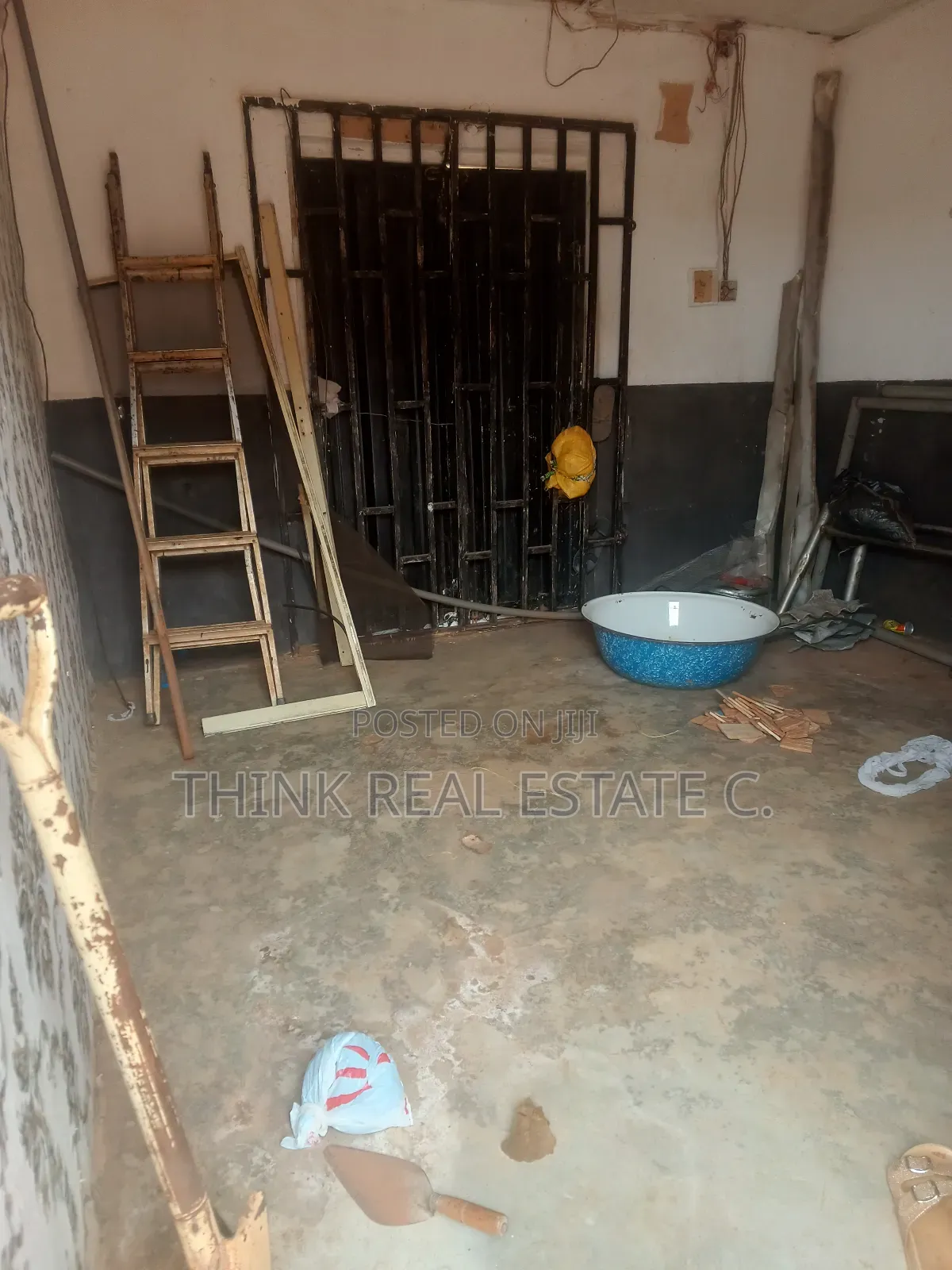 Shop at Aduwawa Good to Sell Cooking Gas,Provision,Pos,Barbing,Etc in Benin City