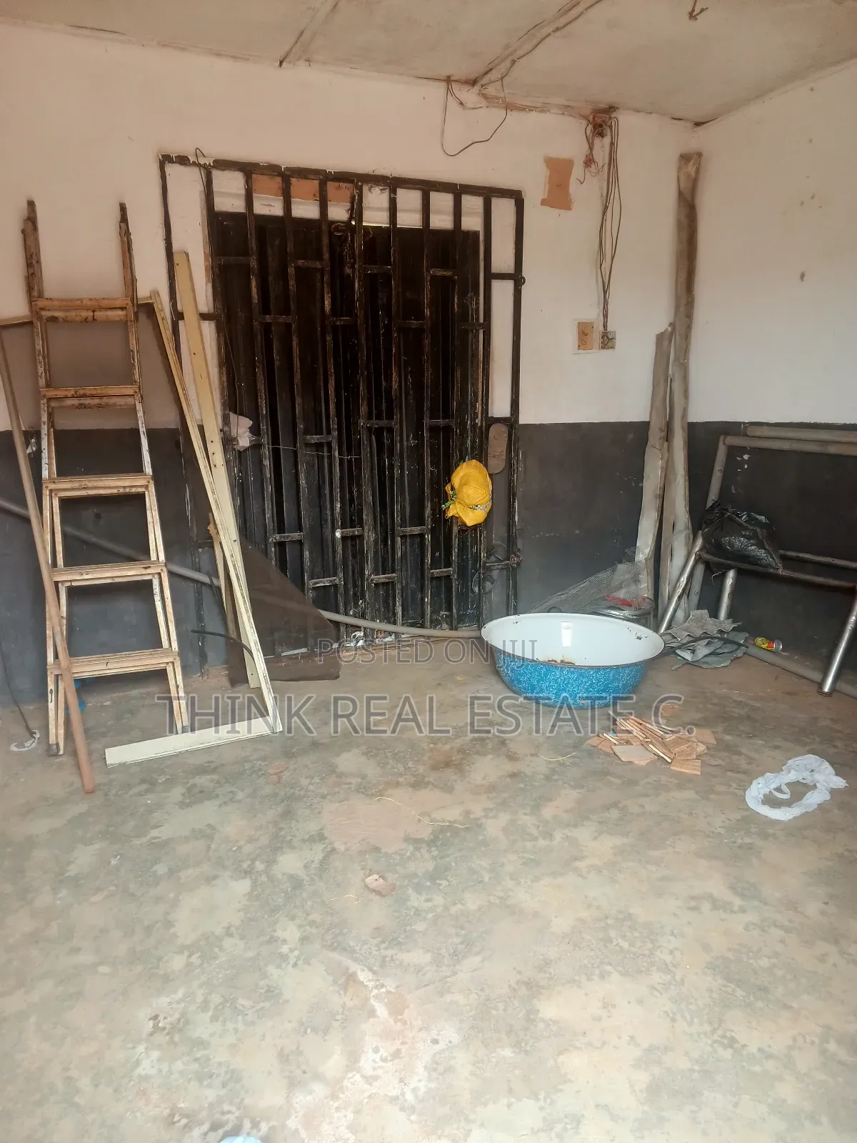 Shop at Aduwawa Good to Sell Cooking Gas,Provision,Pos,Barbing,Etc in Benin City