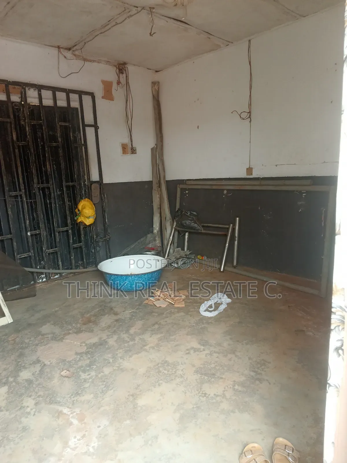 Shop at Aduwawa Good to Sell Cooking Gas,Provision,Pos,Barbing,Etc in Benin City