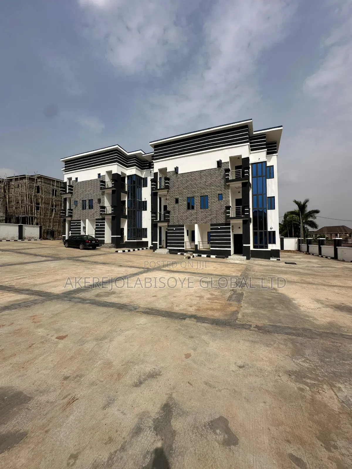 5bdrm Duplex in Close To Beger Yard for rent in Life Camp