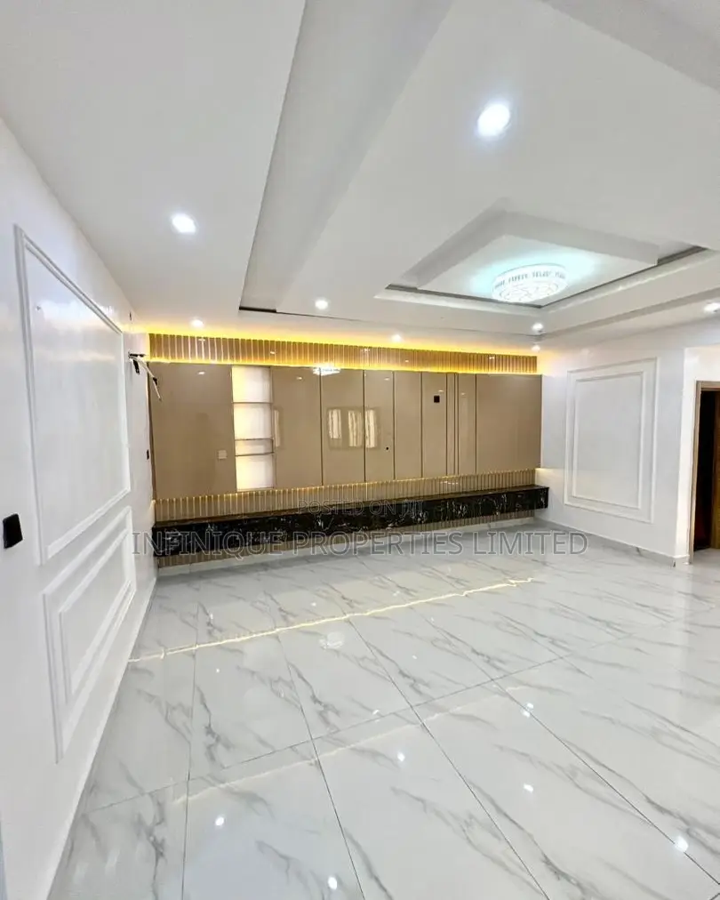 6bdrm Duplex in Vgc Estate for rent in VGC / Ajah
