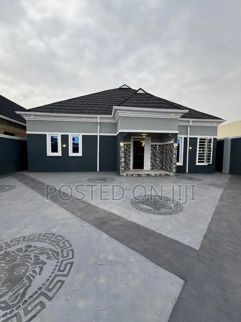 3bdrm Bungalow in Elebu, Akala Express for sale in Akala Express
