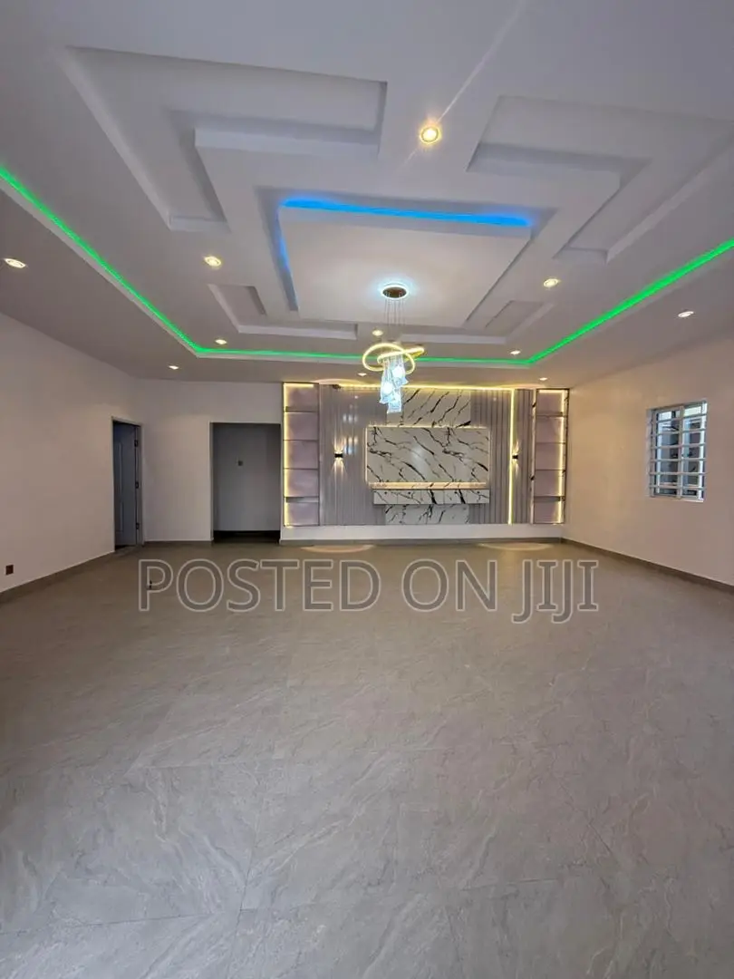 3bdrm Bungalow in Elebu, Akala Express for sale in Akala Express