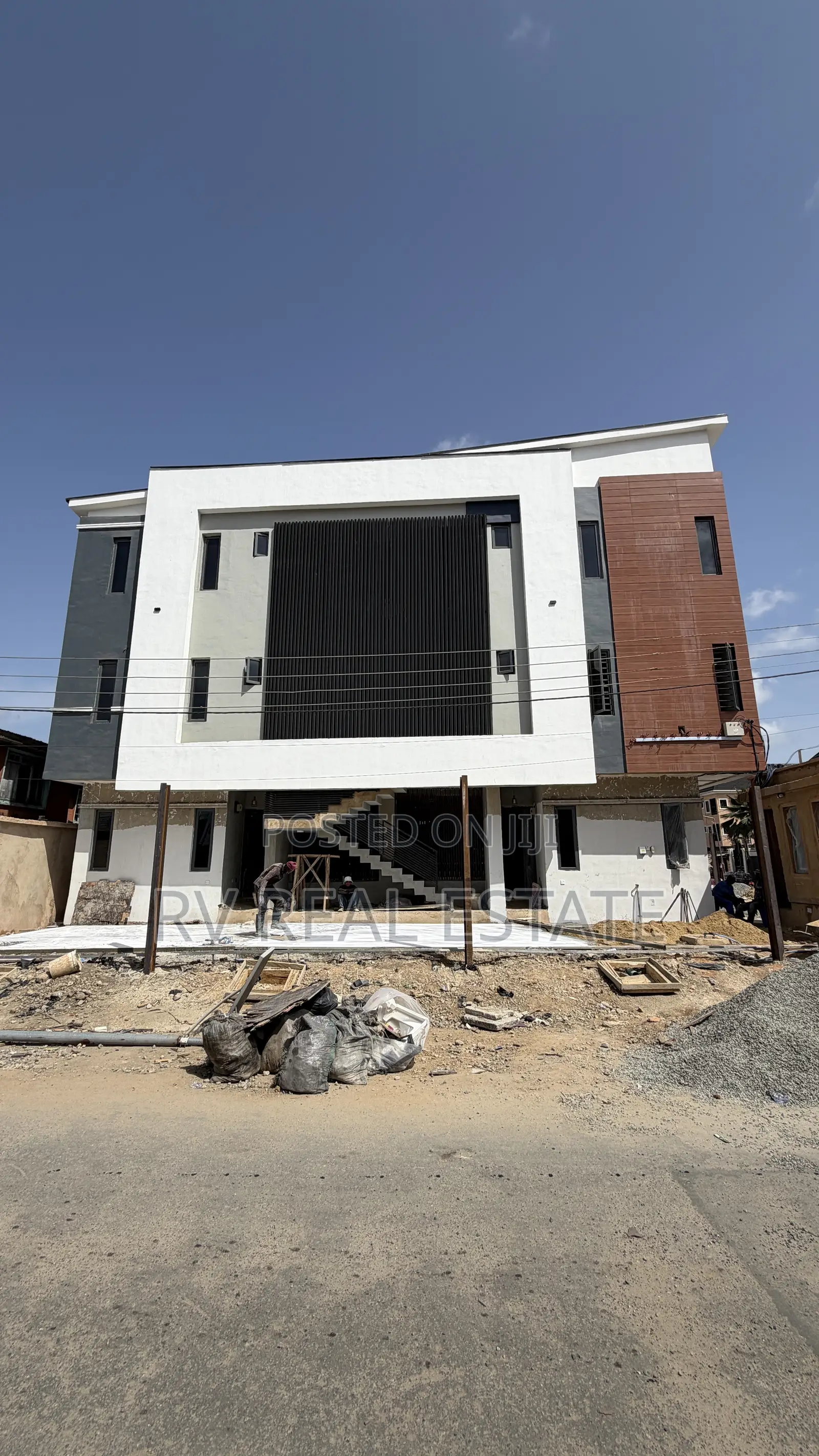 2bdrm Apartment in Surulere for sale in Surulere