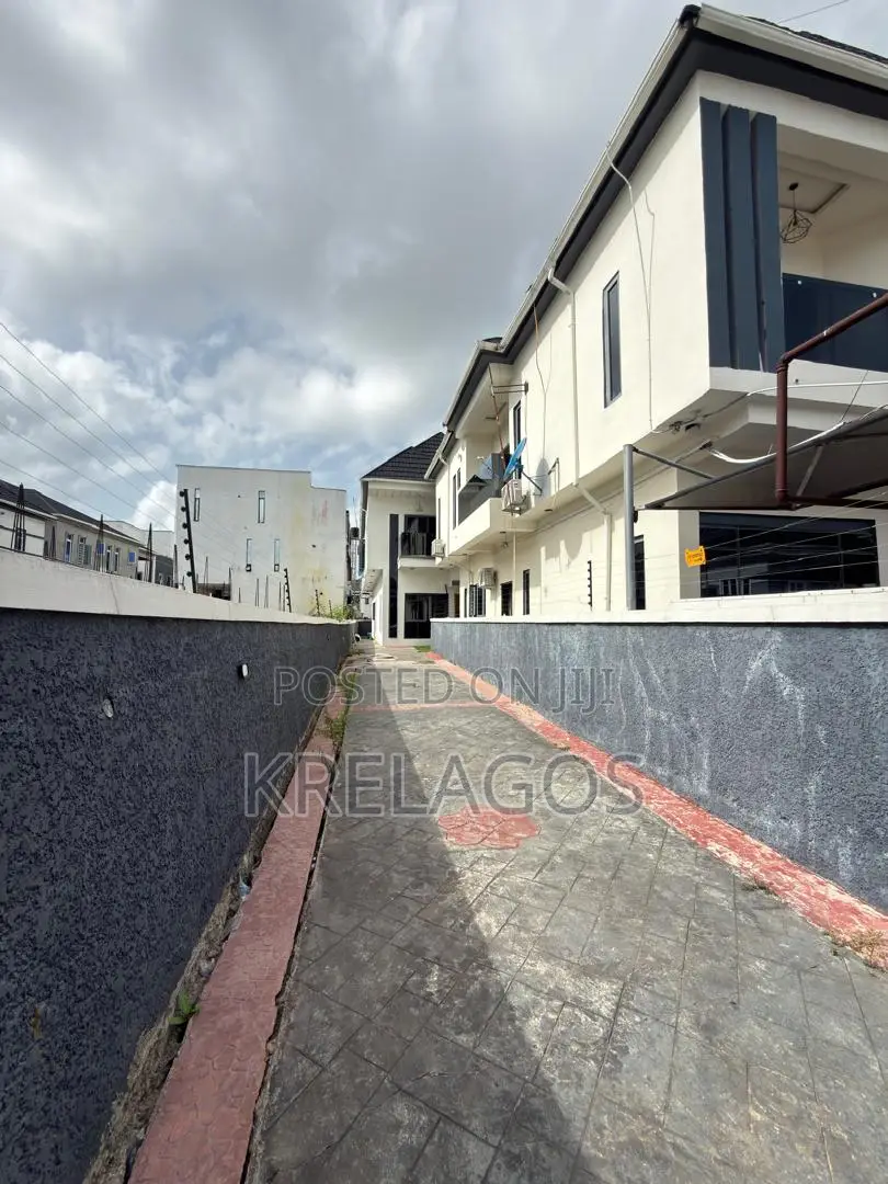 4bdrm Duplex in Ikota for rent in Ikota