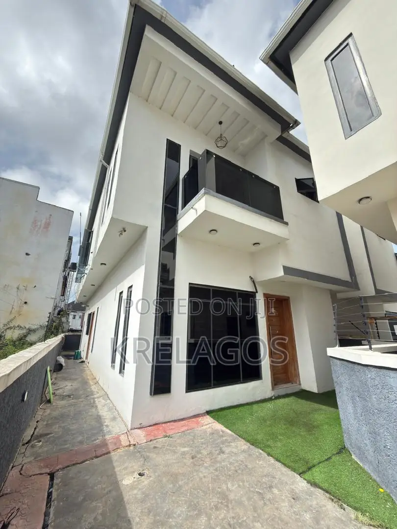 4bdrm Duplex in Ikota for rent in Ikota