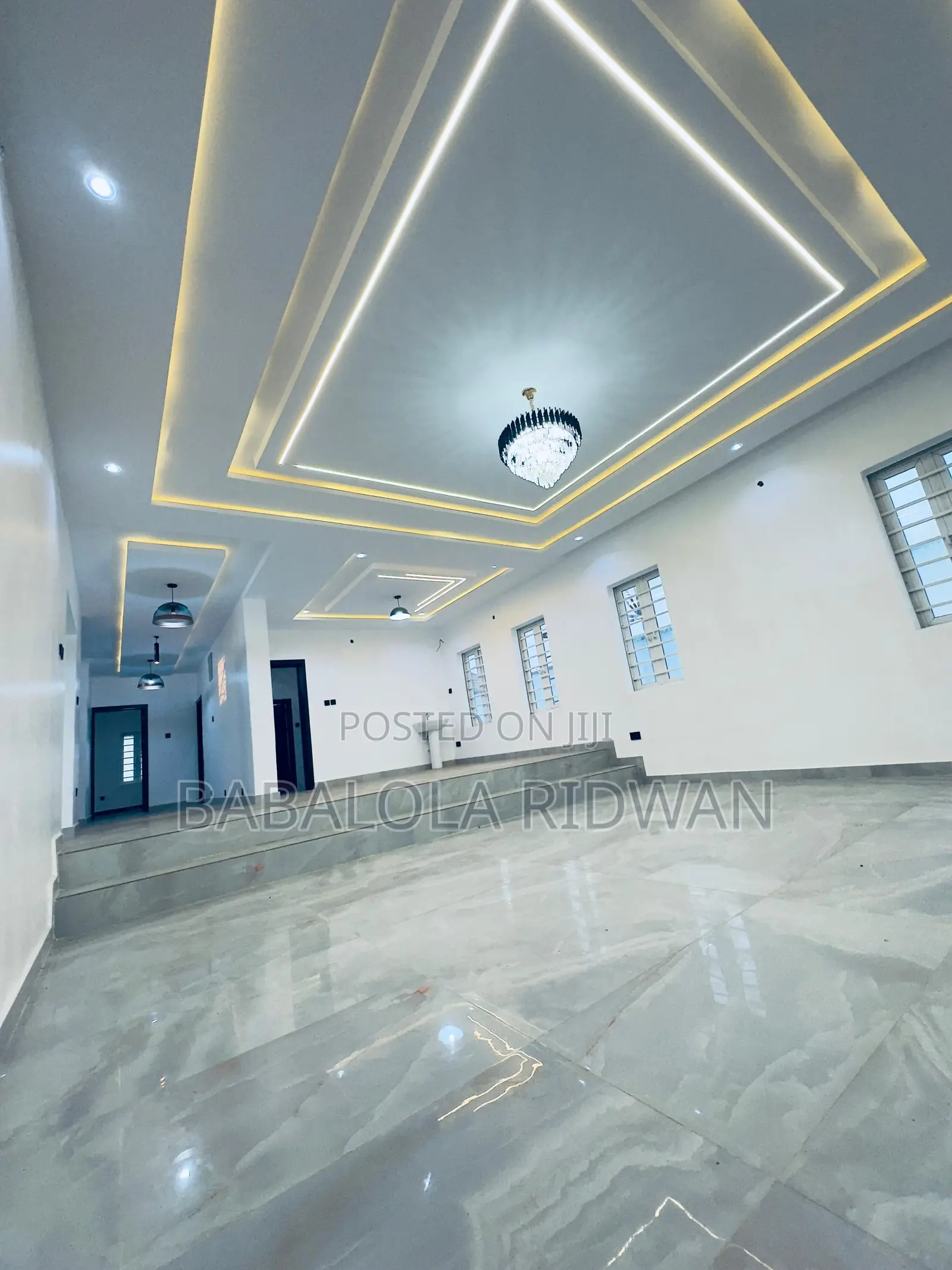 5bdrm Duplex in Dss Quarters Estate,, Jericho for sale in Jericho