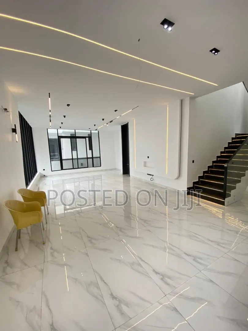 5bdrm Duplex in Chevron for sale in Chevron