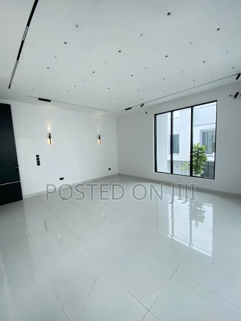 5bdrm Duplex in Chevron for sale in Chevron