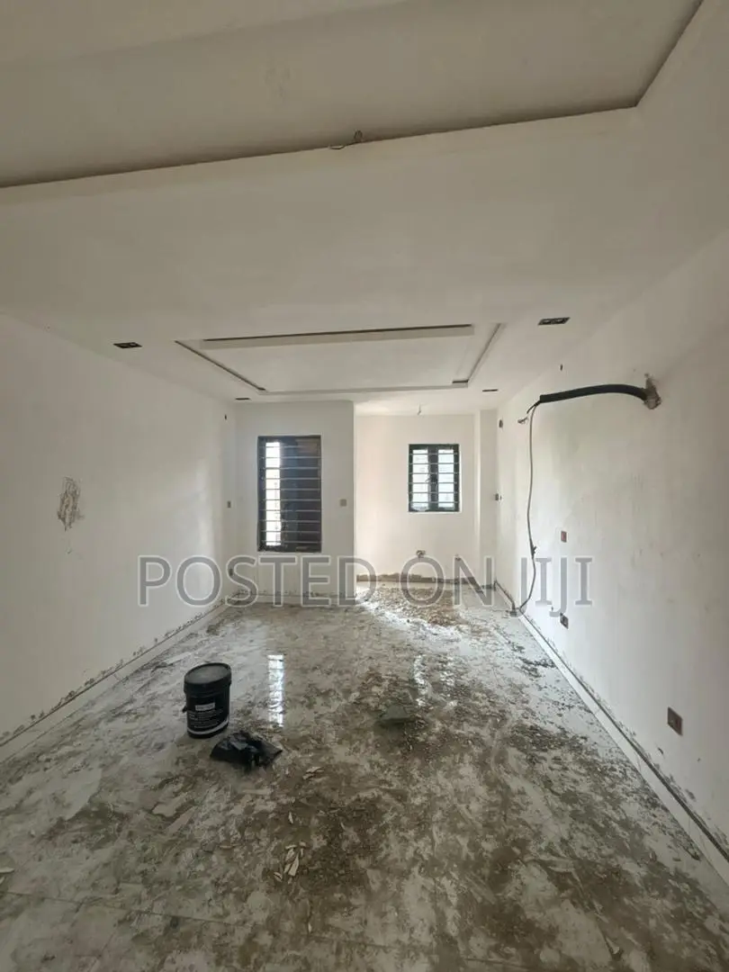2bdrm Apartment in Yaba Close To Train, Ebute Metta for rent in Ebute Metta