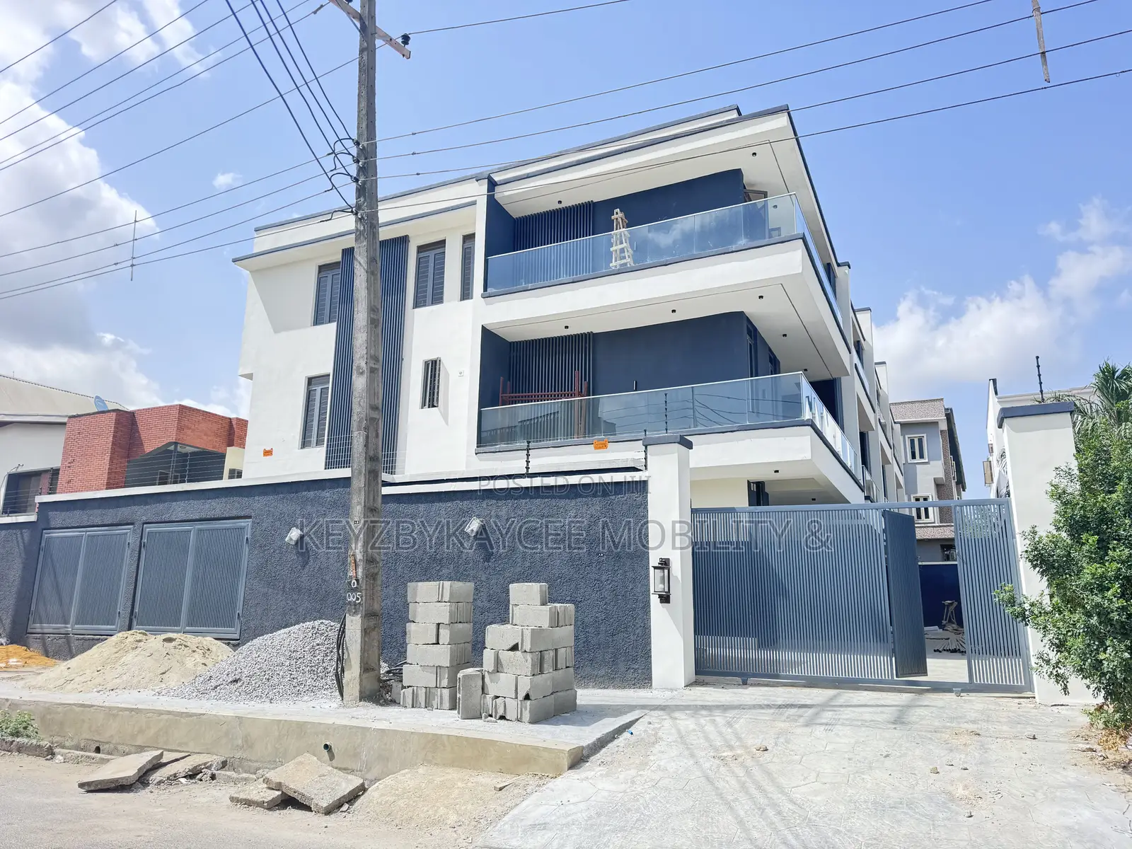 4bdrm Duplex in Ogudu Gra for sale in Ogudu GRA