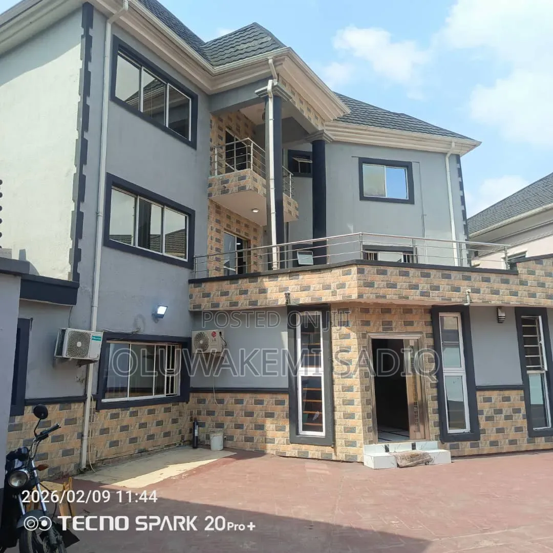 Furnished 6bdrm Apartment in Omole Phase1 for sale in Omole Phase 1