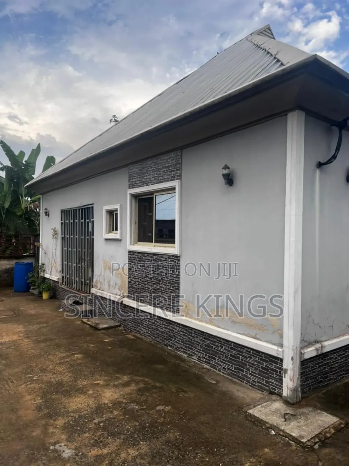 2 Units of 2 Bedroom Flats 2 Units of Selfcons 1 Bedroom Flat. in Uyo
