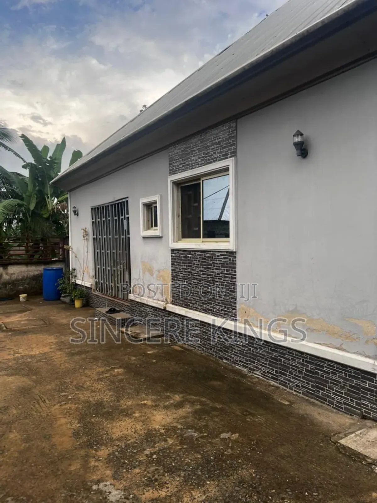 2 Units of 2 Bedroom Flats 2 Units of Selfcons 1 Bedroom Flat. in Uyo