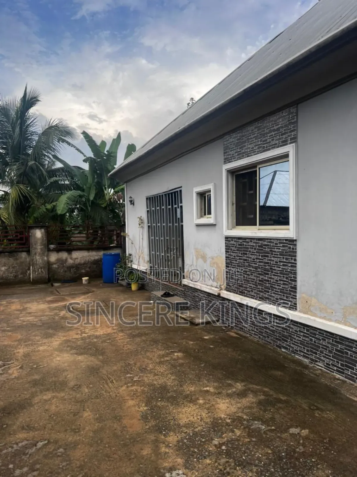 2 Units of 2 Bedroom Flats 2 Units of Selfcons 1 Bedroom Flat. in Uyo