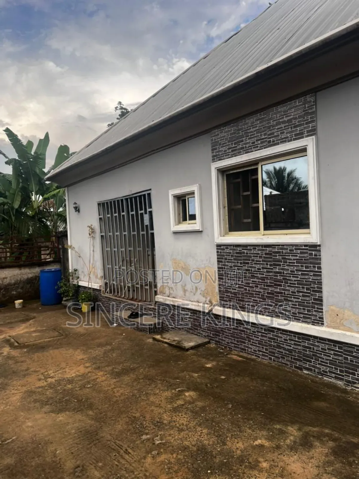 2 Units of 2 Bedroom Flats 2 Units of Selfcons 1 Bedroom Flat. in Uyo