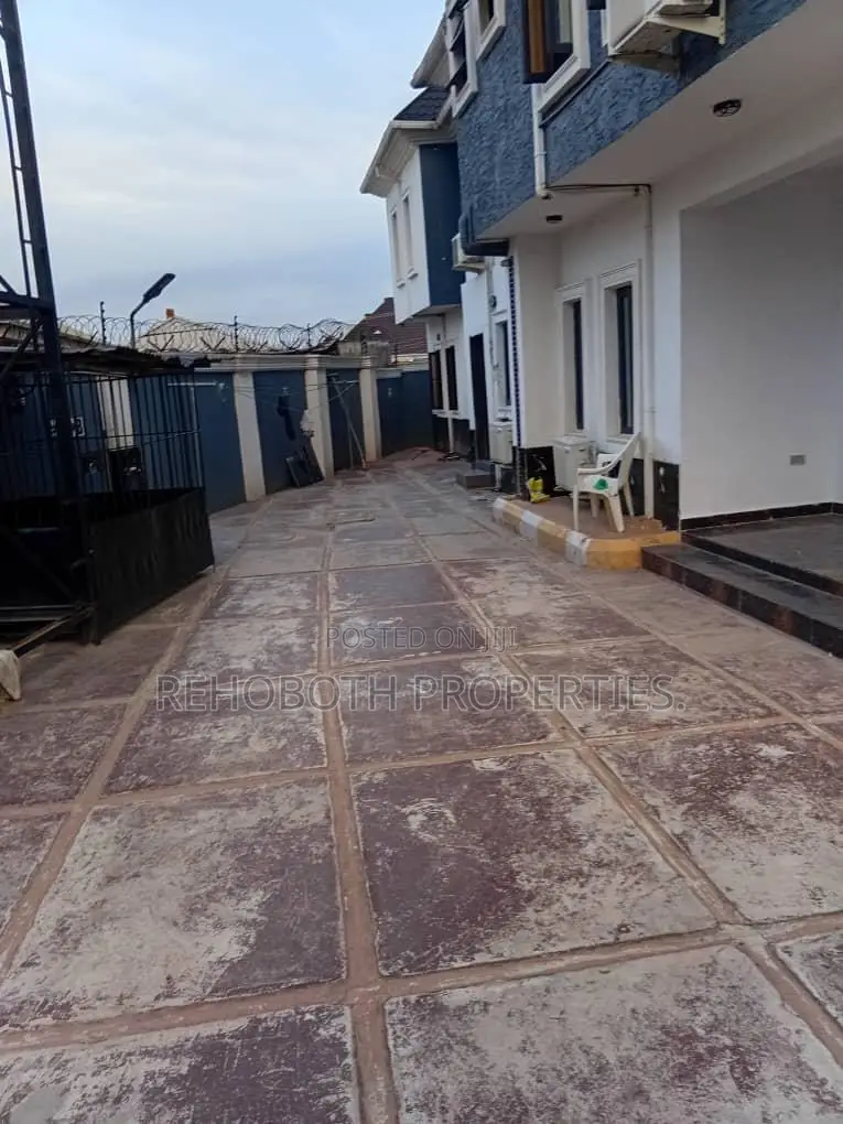 2bdrm Apartment in Oorefe Estate, Akala Express for rent in Akala Express