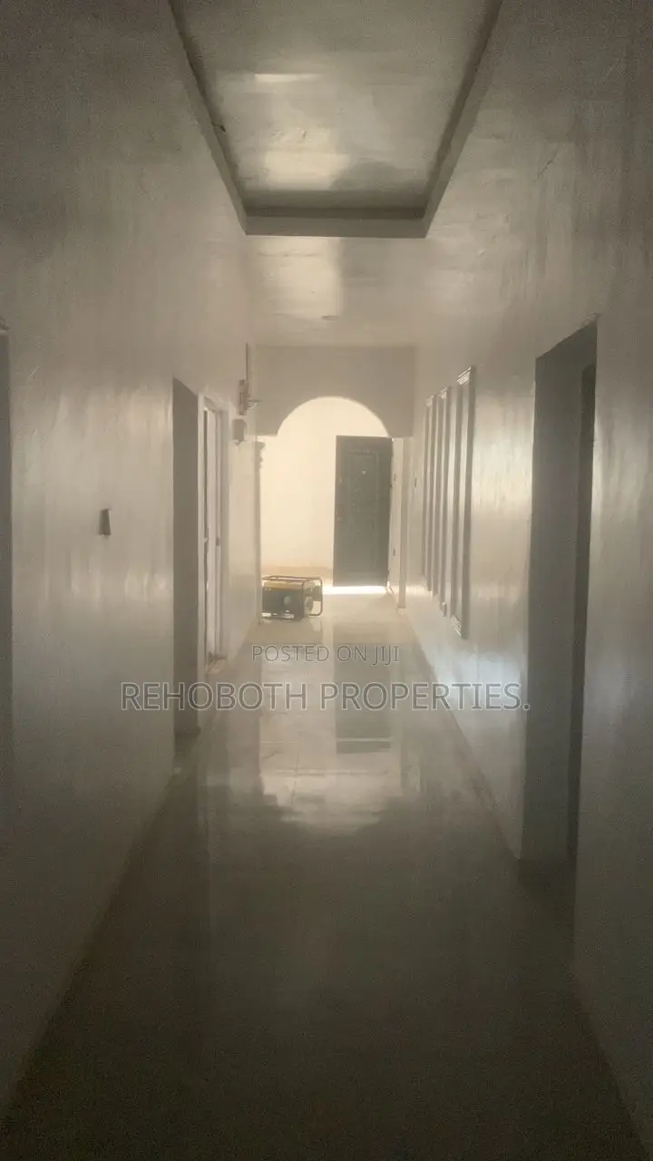 5bdrm Bungalow in Odeku Academic Road, Akala Express for rent in Akala Express
