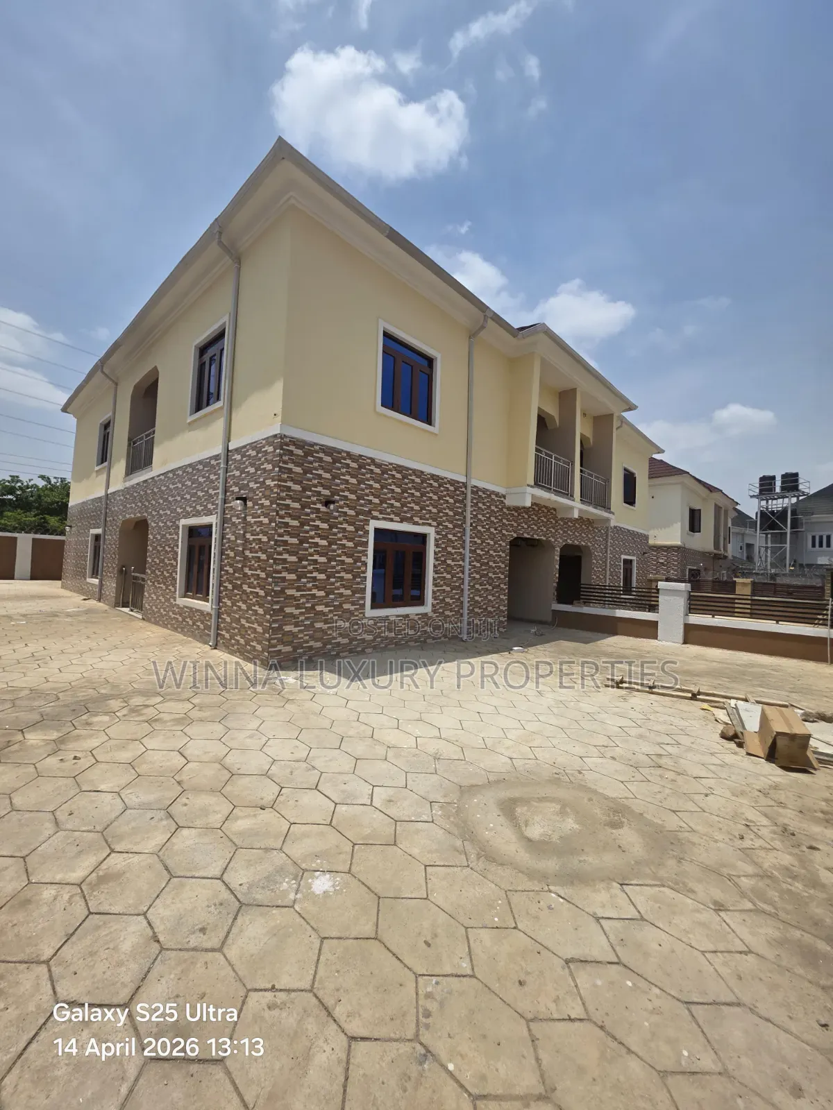 4bdrm Duplex in Csl Royal Homes, Lugbe District for sale in Lugbe District