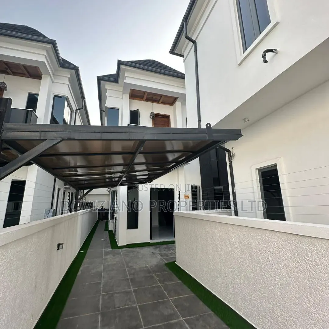 4bdrm Duplex in Ikota for sale in Ikota