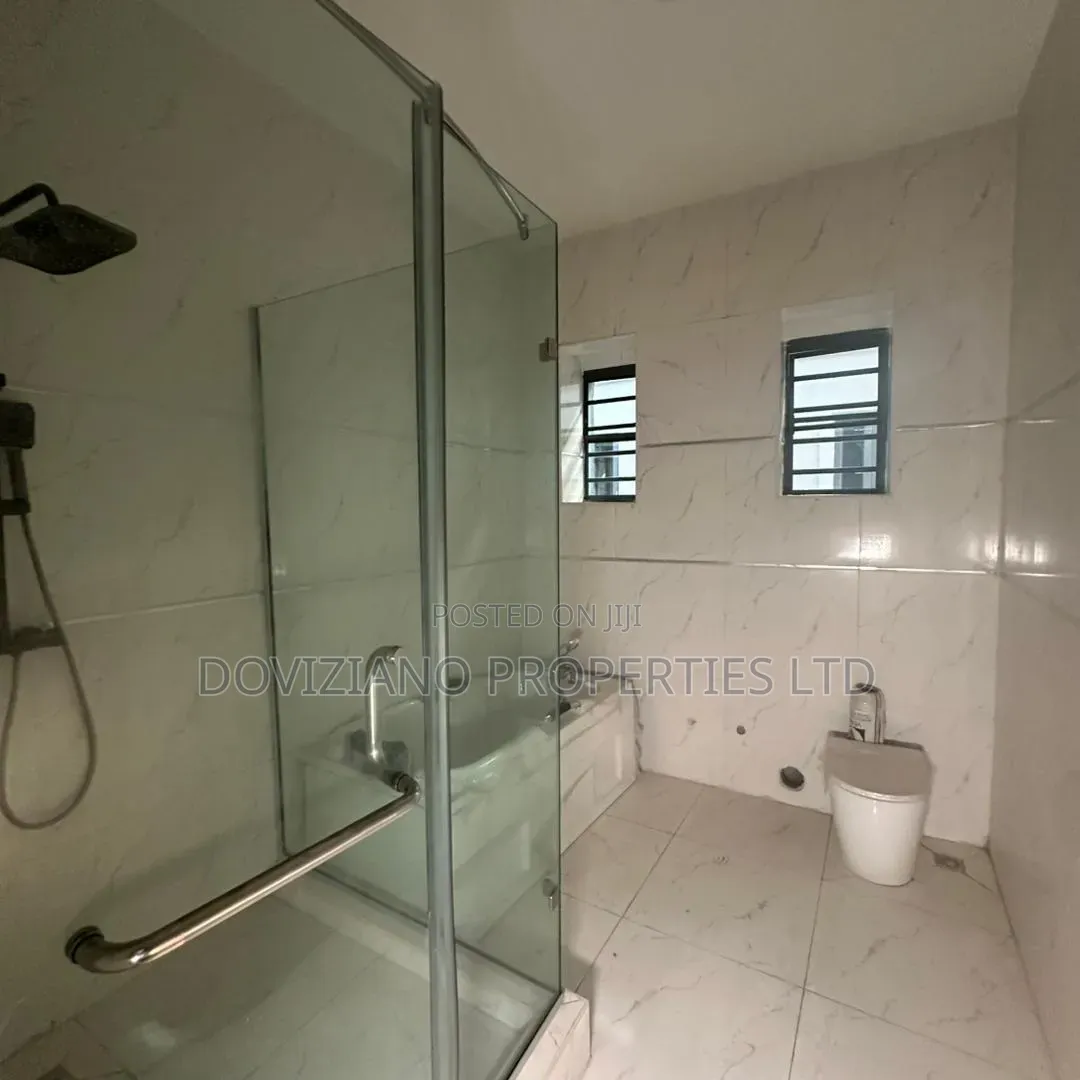 4bdrm Duplex in Ikota for sale in Ikota