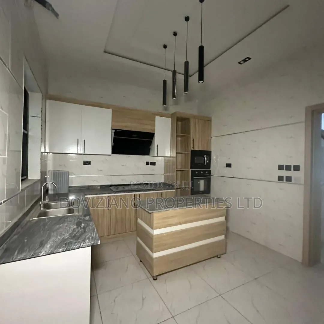 4bdrm Duplex in Ikota for sale in Ikota