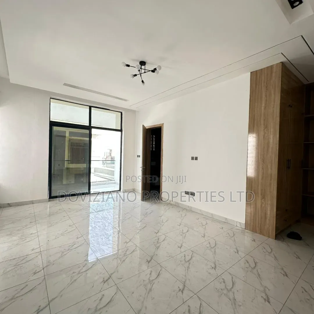 4bdrm Duplex in Ikota for sale in Ikota