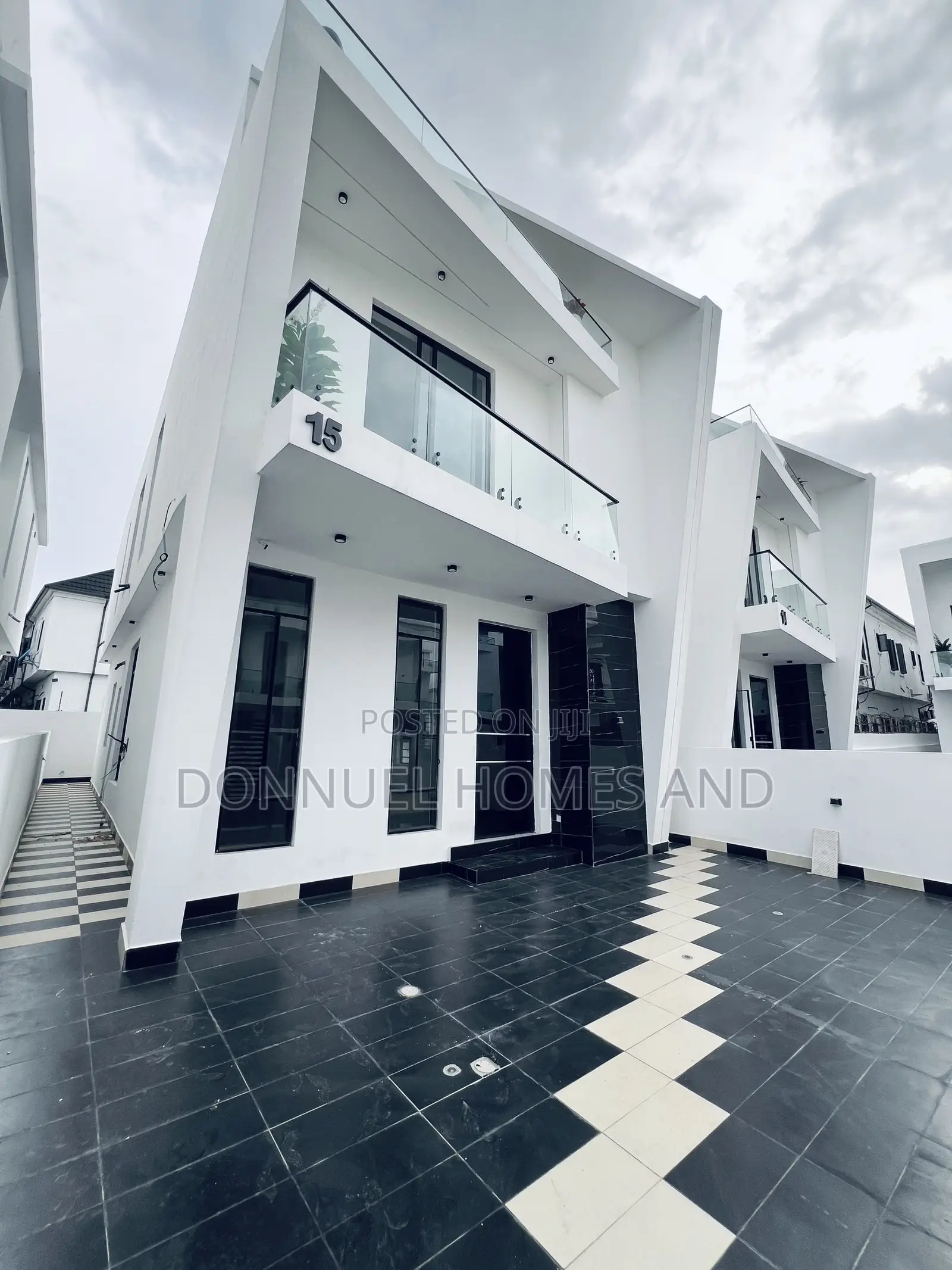 4bdrm Duplex in Lekki Expressway for sale in Lekki Expressway