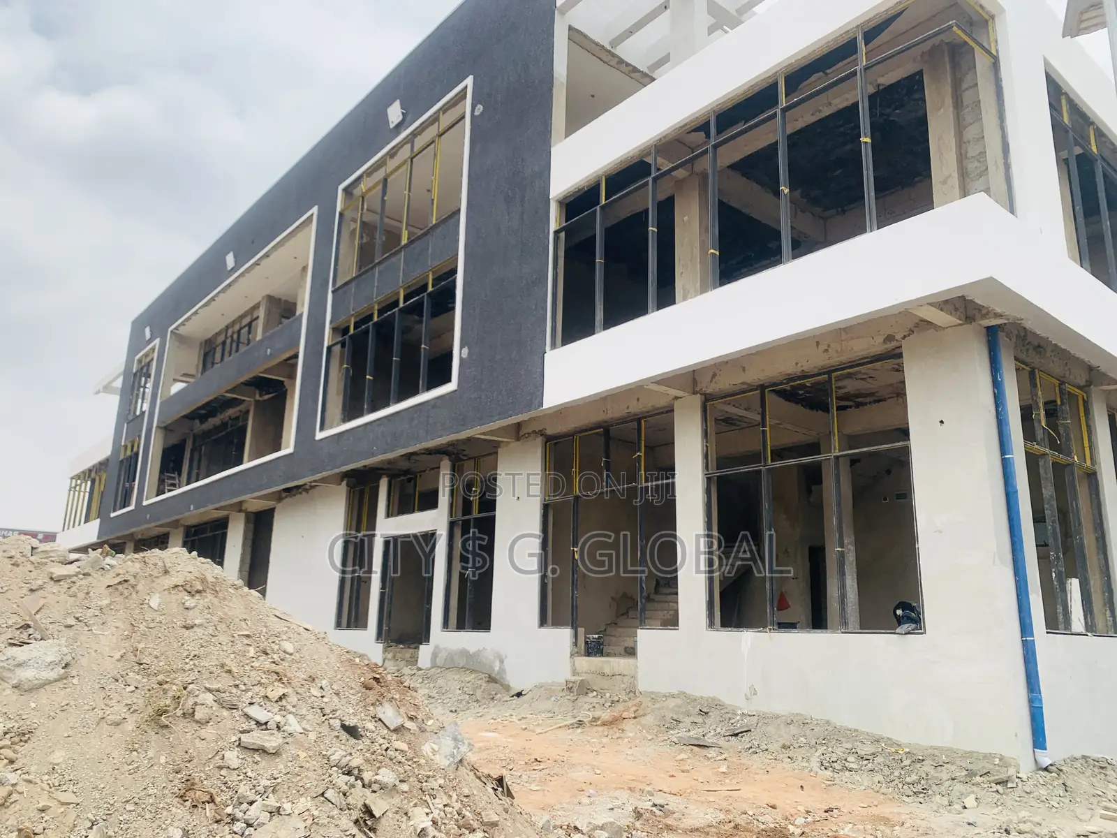 A Lunch and Restaurant Bar for Sale in Gaduwa