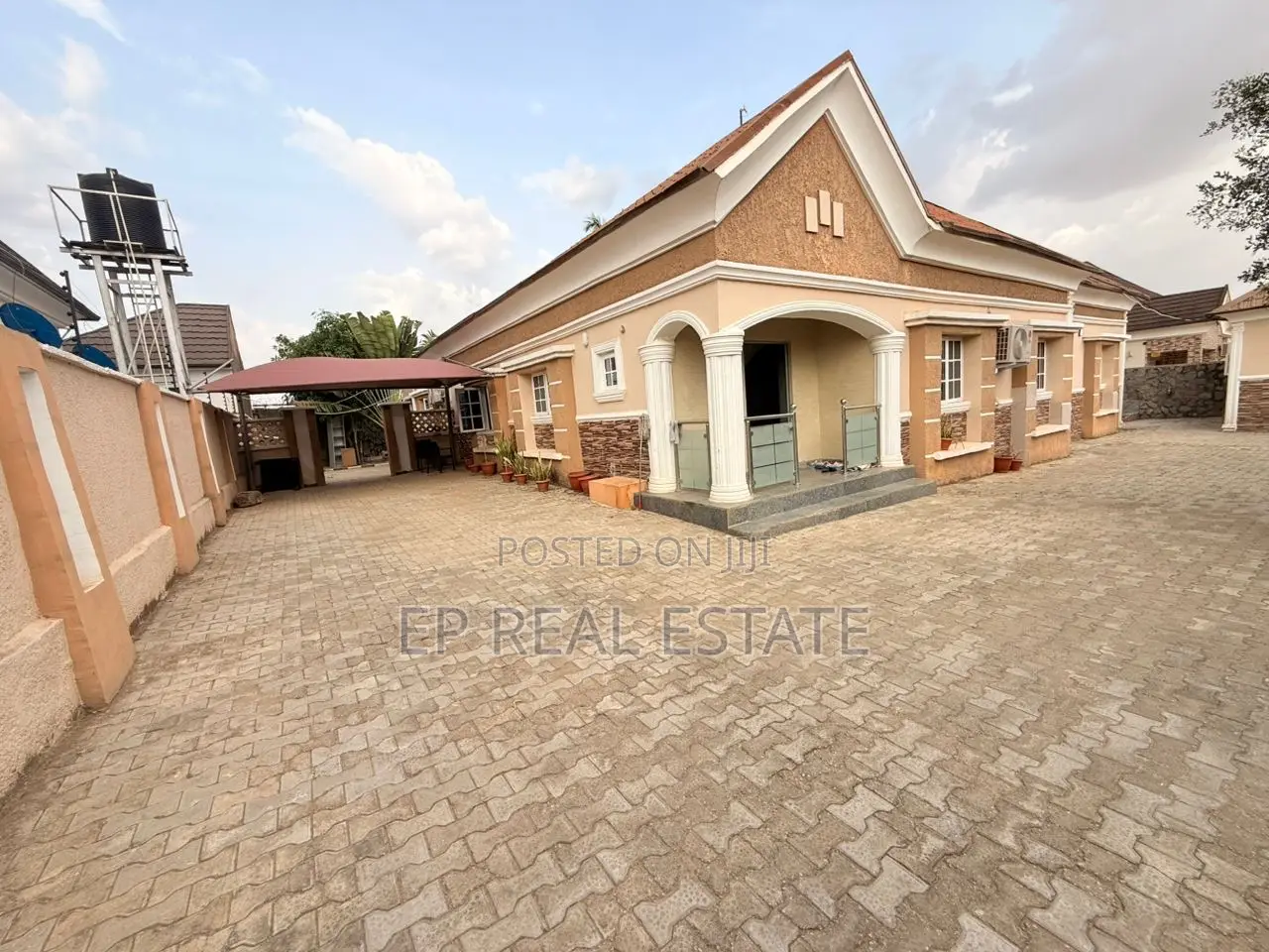 5bdrm Bungalow in Life Camp for sale in Life Camp