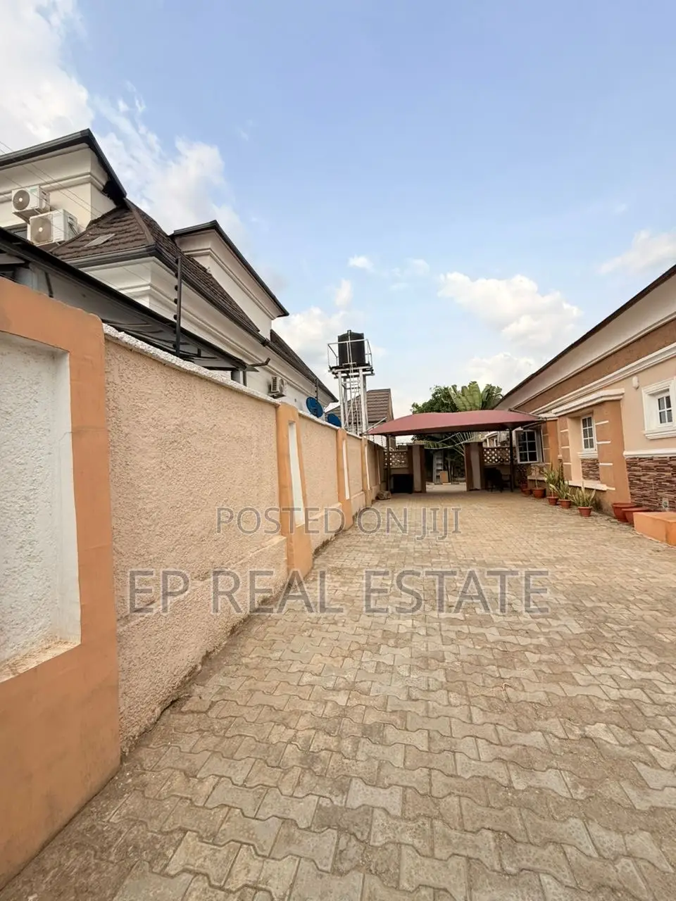 5bdrm Bungalow in Life Camp for sale in Life Camp