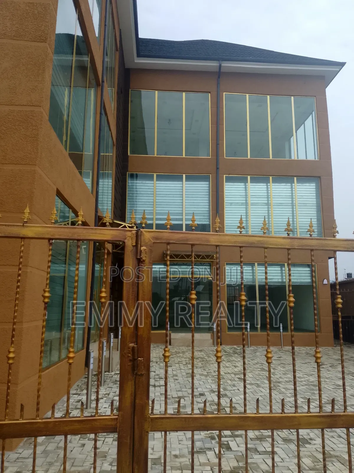 Brand New Plaza/Showroom/Shop in Port-Harcourt