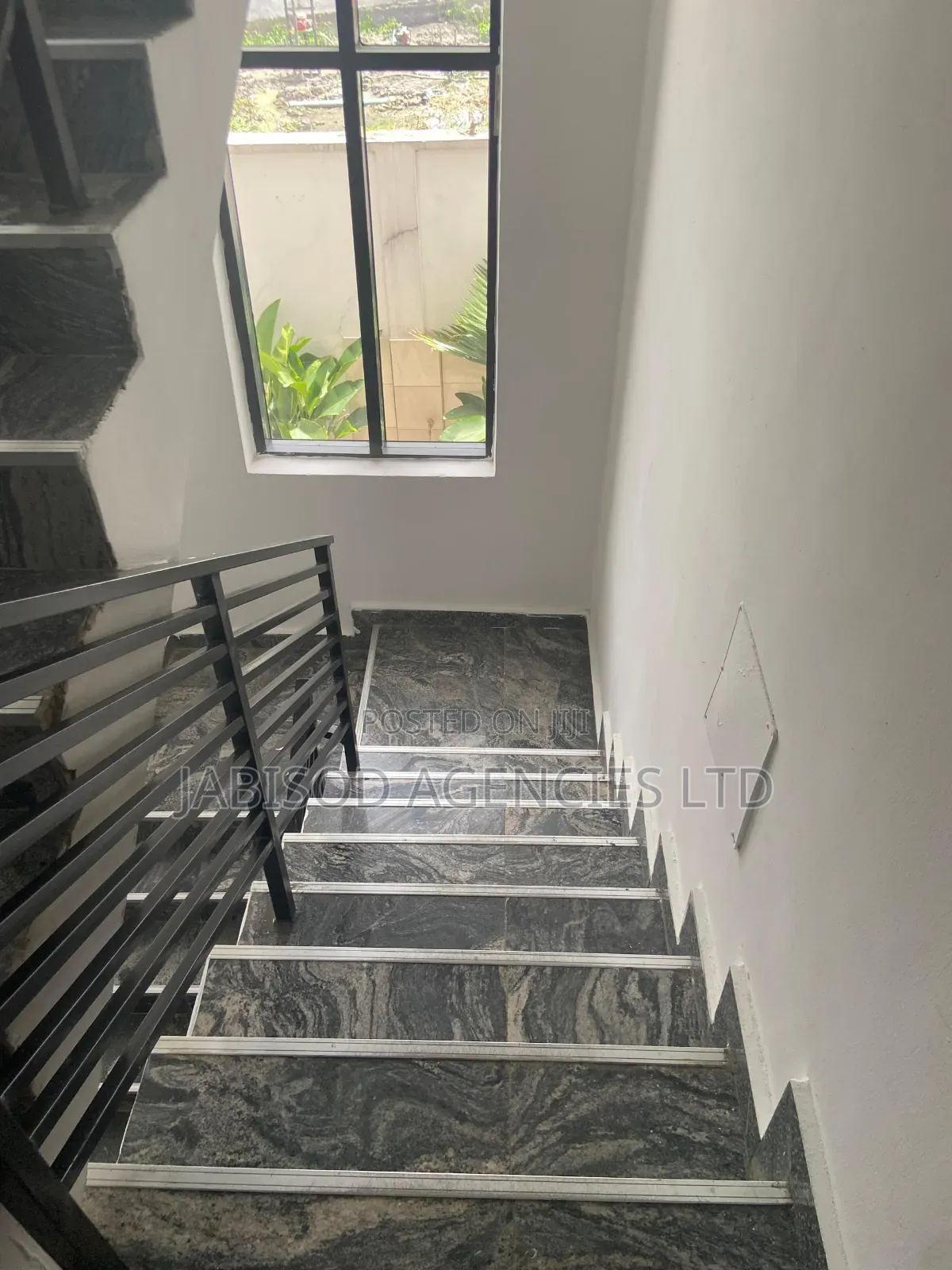 3bdrm Block of Flats in Moleye, Alagomeji for sale in Alagomeji